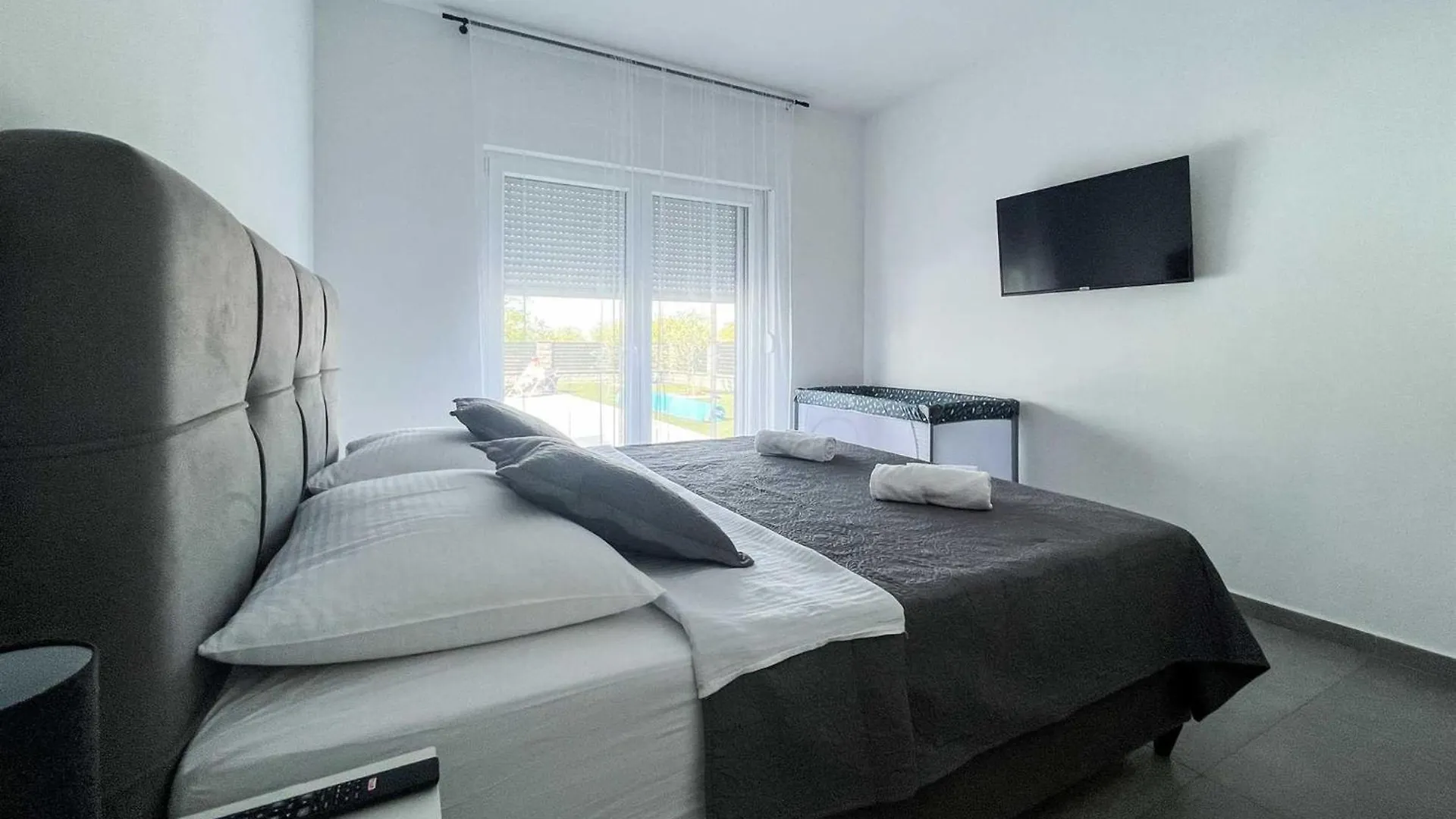 Villa Ela With Heated Pool Murvica